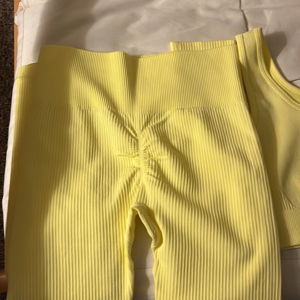Yellow Workout set - Picture 3 of 5